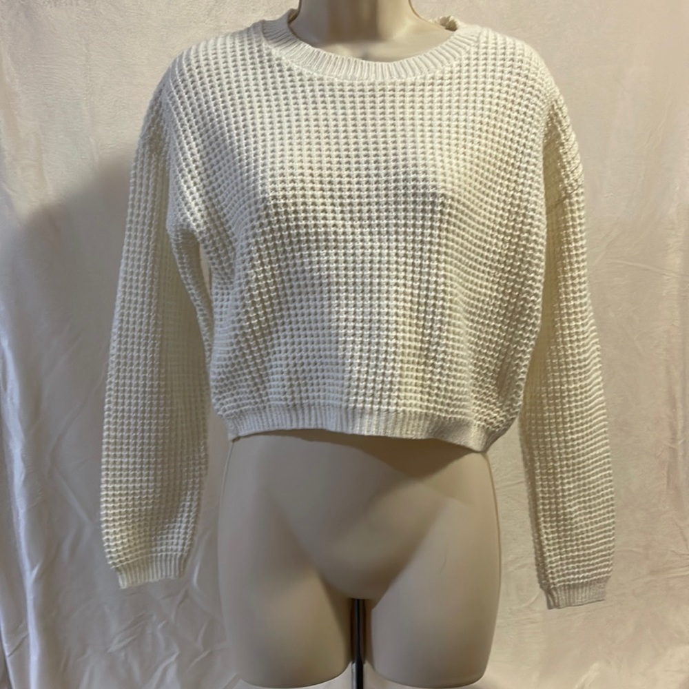 🌟 - Nadileenza White Crop Knit Sweater